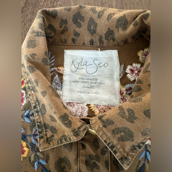 Kyla Seo Hand Embroidered Leopard Cheetah Jacket - Picture 4 of 12